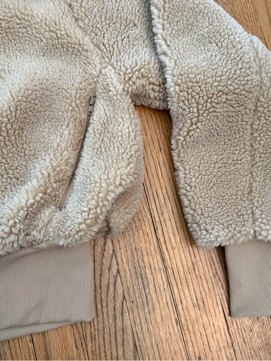 ALO Yoga Foxy Sherpa Jacket in Camel – Size XS EUC - Picture 6 of 15
